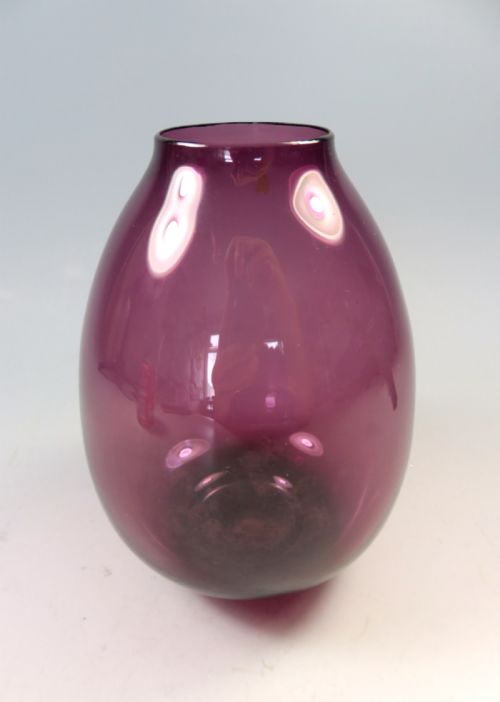 ANTIQUE LEERDAM GLASS K P C DE BAZEL MAUVE VASE - ADDITIONAL PHOTO 1