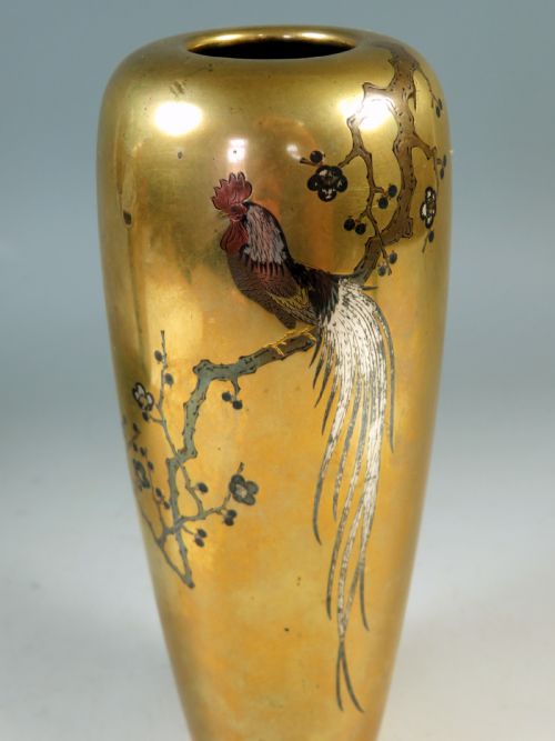 PAIR OF JAPANESE MEIJI PERIOD INLAID BRONZE COCKEREL VASES BY NOGAWA - ADDITIONAL PHOTO 3
