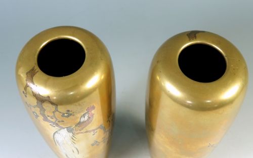 PAIR OF JAPANESE MEIJI PERIOD INLAID BRONZE COCKEREL VASES BY NOGAWA - ADDITIONAL PHOTO 6