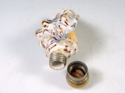ANTIQUE PORCELAIN SEASHELL SCENT BOTTLE - ADDITIONAL PHOTO 5