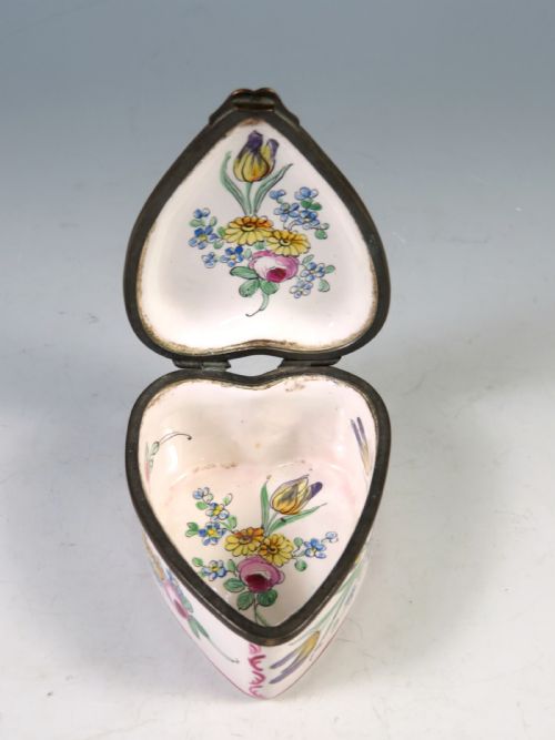 ANTIQUE HAND PAINTED ENAMEL HEART SHAPED BOX - ADDITIONAL PHOTO 5