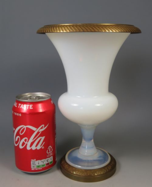 ANTIQUE OPALINE GLASS URN VASE WITH BRONZE MOUNTS - ADDITIONAL PHOTO 4