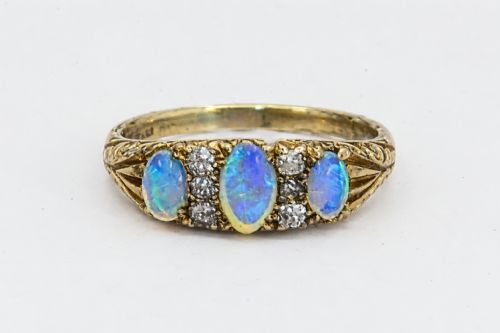 Antique 18ct Opal & Diamond Ring