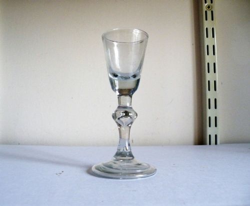AN EARLY 18th CENTURY BALUSTROID STEM GIN GLASS