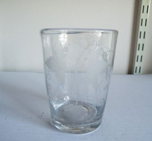 A LARGE GEORGIAN ENGRAVED ALE GLASS BEAKER
