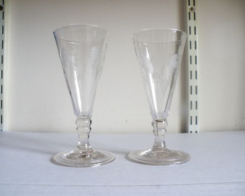 A NICE PAIR OF MID 18th CENTURY HOP AND BARLEY ENGRAVED SHORT ALE GLASSES