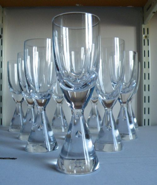 A STYLISH FRENCH SET OF TEN AU PLOMB DRINKING GLASSES