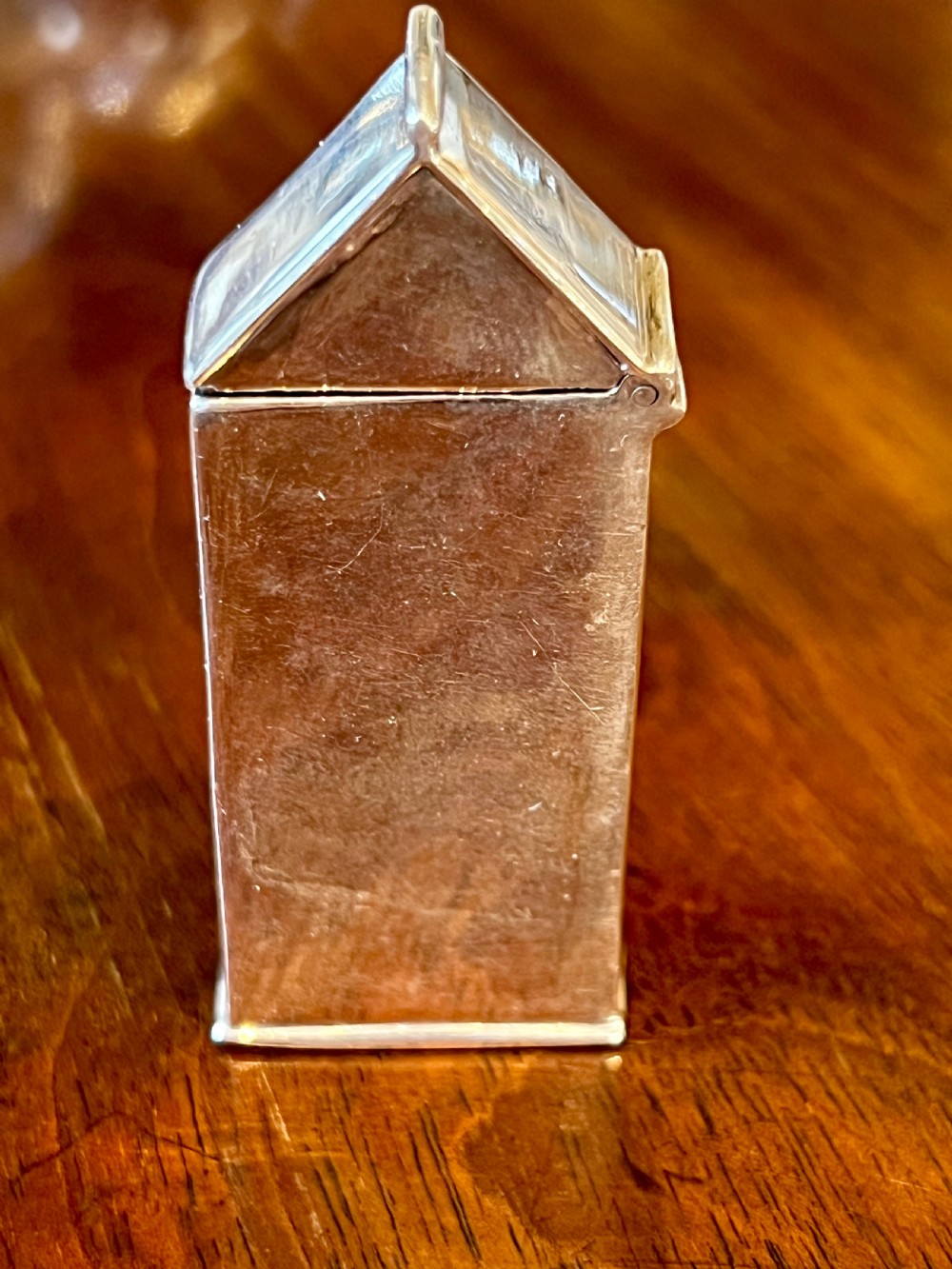 A small vertical silver vesta case shaped like a sentry box, featuring a painted enamel depiction of a guardsman on the front. View IV