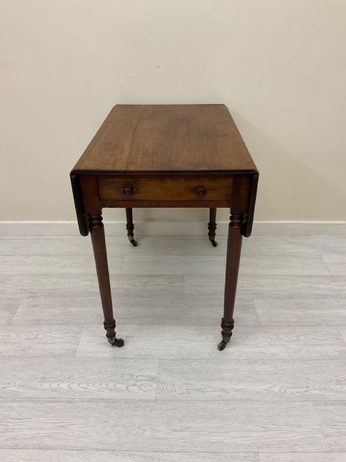 Victorian 19th century mahogany Pembroke table 