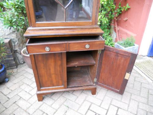 SMALL MAHOGANY LATE 18TH C BOOKCASE ON CUPBOARD - ADDITIONAL PHOTO 2