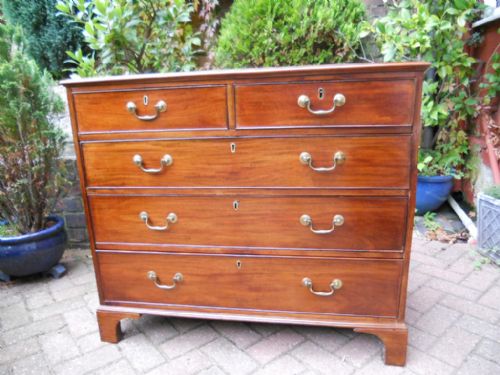 mahogany georgian chest of drawers - CATEGORY: ANTIQUE CHEST OF DRAWERS - DATED 1750