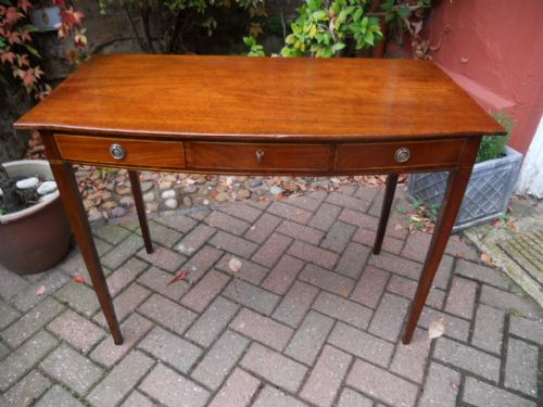bow front mahogany side table - CATEGORY: ANTIQUE TABLES - DATED 1800