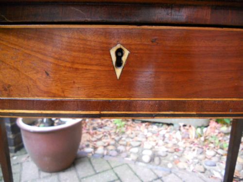 BOW FRONT MAHOGANY SIDE TABLE - ADDITIONAL PHOTO 4