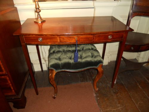 BOW FRONT MAHOGANY SIDE TABLE - ADDITIONAL PHOTO 1