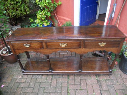 GEORGIAN OAK DRESSER BASE WITH POTBOARD - ADDITIONAL PHOTO 1