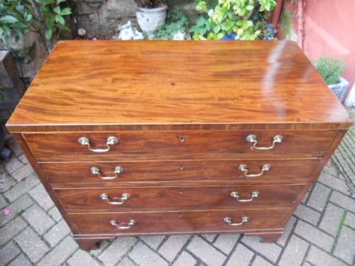 GEORGIAN SMALL MAHOGANY CHEST OF DRAWERS - ADDITIONAL PHOTO 1