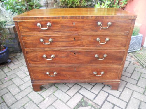 GEORGIAN SMALL MAHOGANY CHEST OF DRAWERS - ADDITIONAL PHOTO 2