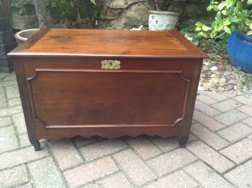 SMALL MAHOGANY BOX OR COFFER - ADDITIONAL PHOTO 1