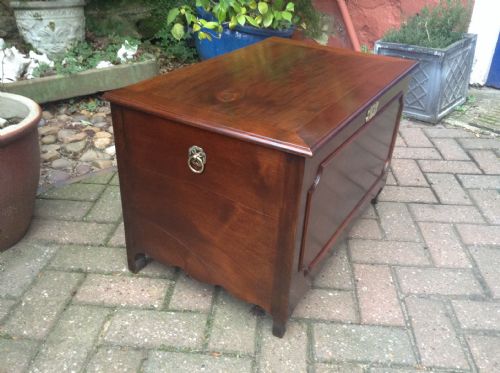 SMALL MAHOGANY BOX OR COFFER - ADDITIONAL PHOTO 2