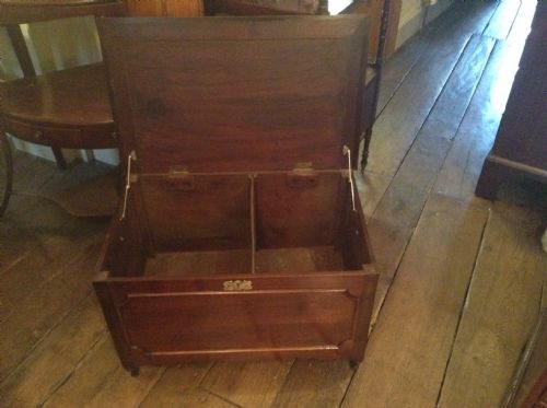 SMALL MAHOGANY BOX OR COFFER - ADDITIONAL PHOTO 3