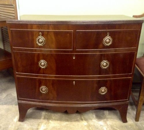 EARLY 19TH C MAHOGANY SMALL BOW FRONTED CHEST OF DRAWERS - ADDITIONAL PHOTO 1