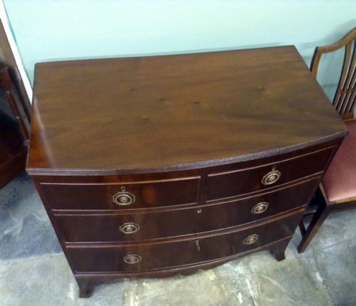 EARLY 19TH C MAHOGANY SMALL BOW FRONTED CHEST OF DRAWERS - ADDITIONAL PHOTO 2
