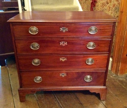 small chest of drawers - CATEGORY: ANTIQUE CHEST OF DRAWERS - DATED 1800