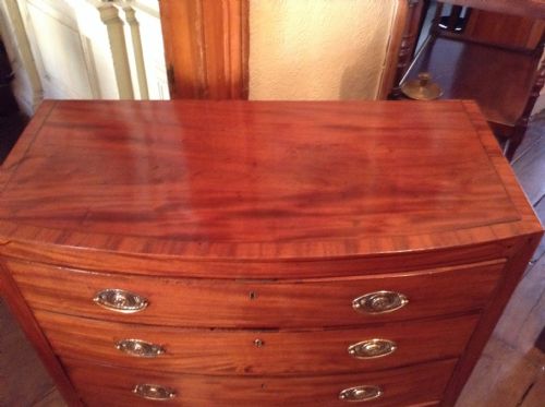 SHERATON PERIOD BOW FRONT MAHOGANY CHEST OF DRAWERS - ADDITIONAL PHOTO 1
