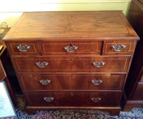 early georgian walnut chest of drawers - CATEGORY: ANTIQUE CHEST OF DRAWERS - DATED 1700