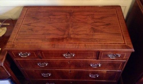 EARLY GEORGIAN WALNUT CHEST OF DRAWERS - ADDITIONAL PHOTO 1
