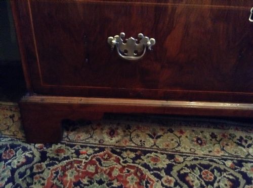 EARLY GEORGIAN WALNUT CHEST OF DRAWERS - ADDITIONAL PHOTO 4