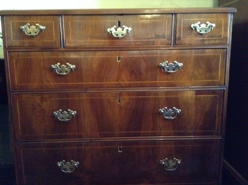 EARLY GEORGIAN WALNUT CHEST OF DRAWERS - ADDITIONAL PHOTO 5