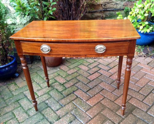early 19th century bow front side table - CATEGORY: ANTIQUE TABLES - DATED VICTORIAN