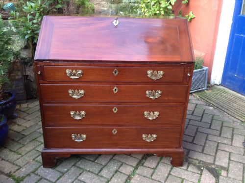 handsome georgian bureau - CATEGORY: ANTIQUE BUREAU - DATED 1750