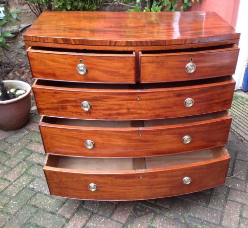 BOW FRONT MAHOGANY CHEST OF DRAWERS - ADDITIONAL PHOTO 4