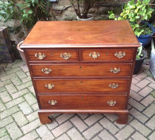 small mahogany georgian chest of drawers - CATEGORY: ANTIQUE CHEST OF DRAWERS - DATED 1750