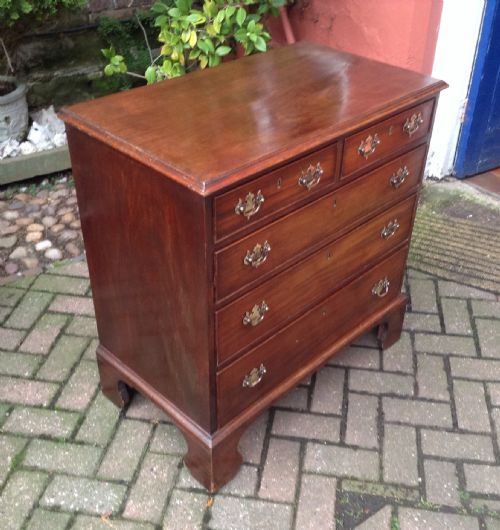 SMALL MAHOGANY GEORGIAN CHEST OF DRAWERS - ADDITIONAL PHOTO 1