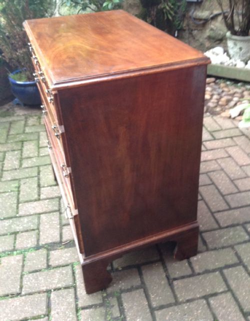 SMALL MAHOGANY GEORGIAN CHEST OF DRAWERS - ADDITIONAL PHOTO 2