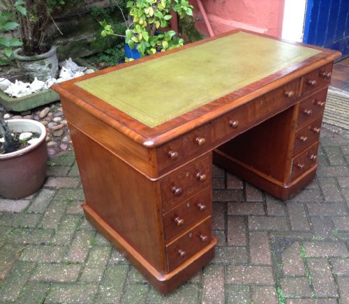 SMALL PEDESTAL DESK - ADDITIONAL PHOTO 1