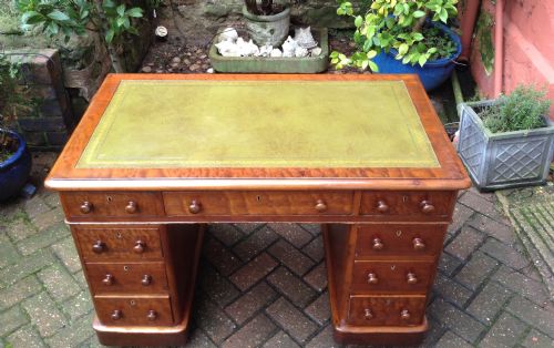 SMALL PEDESTAL DESK - ADDITIONAL PHOTO 2