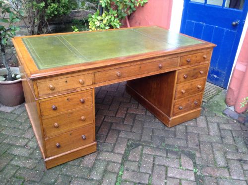 VICTORIAN OAK PEDESTAL DESK - ADDITIONAL PHOTO 1