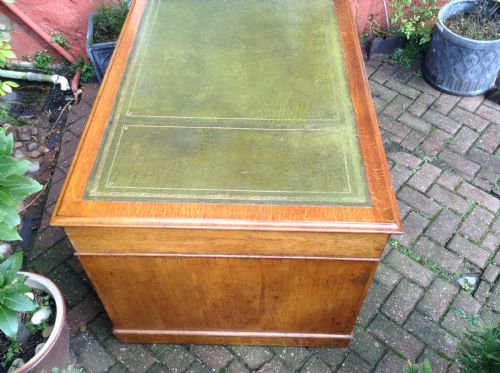 VICTORIAN OAK PEDESTAL DESK - ADDITIONAL PHOTO 2