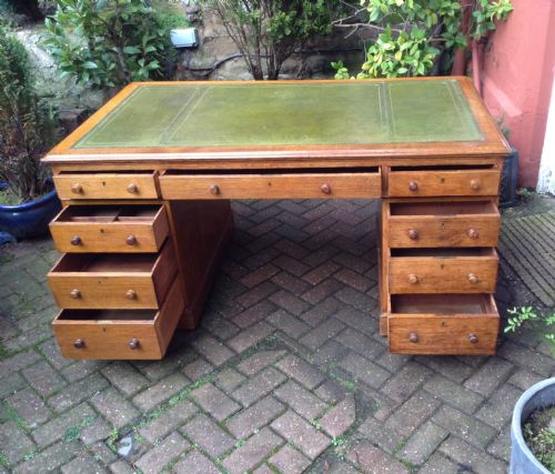 VICTORIAN OAK PEDESTAL DESK - ADDITIONAL PHOTO 3