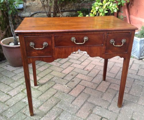 mahogany georgian lowboy or side table - CATEGORY: ANTIQUE TABLES - DATED 1750