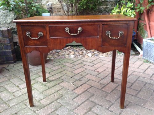 MAHOGANY GEORGIAN LOWBOY OR SIDE TABLE - ADDITIONAL PHOTO 1