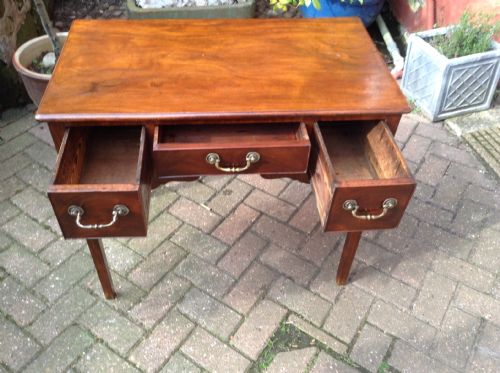 MAHOGANY GEORGIAN LOWBOY OR SIDE TABLE - ADDITIONAL PHOTO 2
