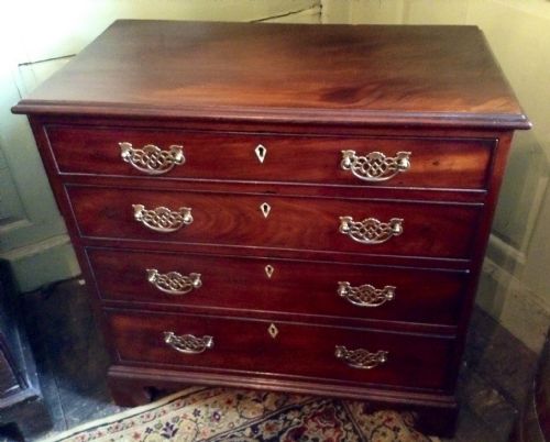small georgian mahogany chest of drawers - CATEGORY: ANTIQUE CHEST OF DRAWERS - DATED 1750