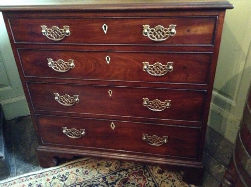 SMALL GEORGIAN MAHOGANY CHEST OF DRAWERS - ADDITIONAL PHOTO 2