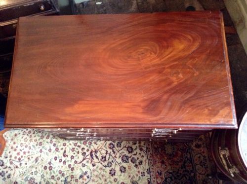 SMALL GEORGIAN MAHOGANY CHEST OF DRAWERS - ADDITIONAL PHOTO 3