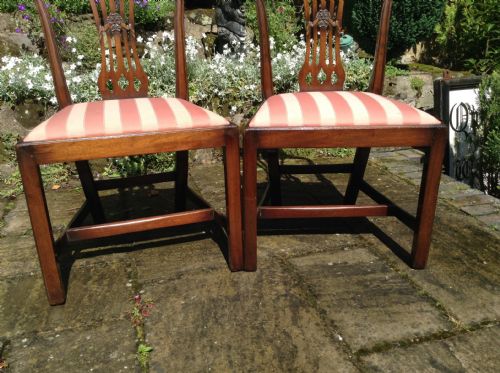 A PAIR OF PRETTY MAHOGANY CHAIRS - ADDITIONAL PHOTO 2